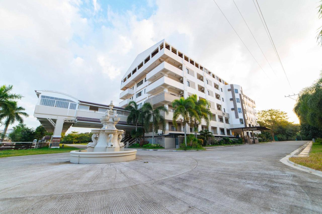 Отель Reddoorz Premium @ Sta Rosa Tagaytay Road Silang Экстерьер фото