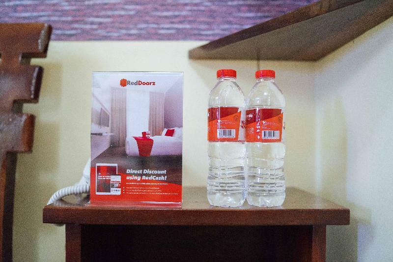 Отель Reddoorz Premium @ Sta Rosa Tagaytay Road Silang Экстерьер фото